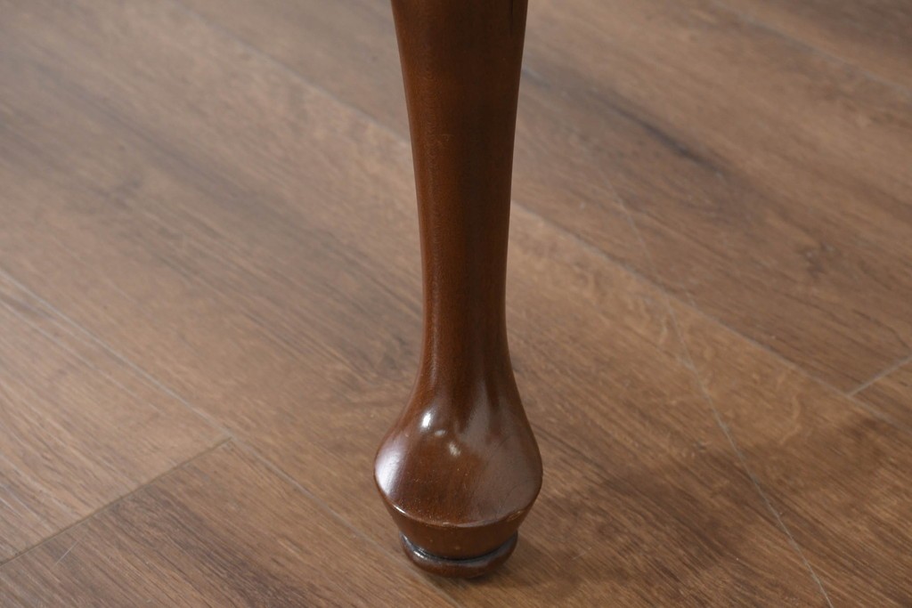 中古　美品　アメリカ　ETHAN ALLEN(イーセンアーレン)　猫脚が優美なサイドテーブル　(R-089586)