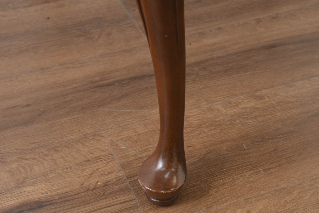 中古　美品　アメリカ　ETHAN ALLEN(イーセンアーレン)　猫脚が優美なサイドテーブル　(R-089586)