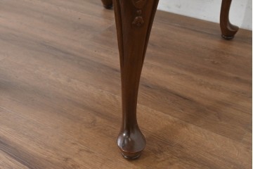 中古　美品　アメリカ　ETHAN ALLEN(イーセンアーレン)　猫脚が優美なサイドテーブル　(R-089586)