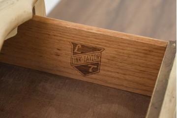 アメリカヴィンテージ　1970年頃　Link Taylor(リンクテイラー)　アイボリーカラーの3段サイドチェスト　(R-089587)