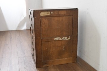 和製ヴィンテージ　ナラ材　引き出し8杯付き　書類や小物の整理整頓に便利な大振りのサイドチェスト　(R-089588)