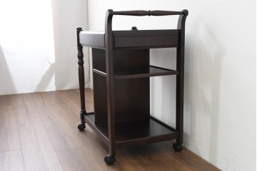 和製ヴィンテージ　希少!　絶版品　北海道民芸家具　クラシカルな佇まいが目を引くキャスターワゴン　(R-089590)