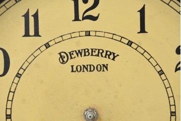 フランスヴィンテージ　Country Corner(カントリーコーナー)　DEWBERRY LONDONシリーズ　葡萄装飾が目を引く壁掛け時計　(R-089595)