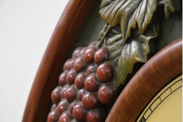 フランスヴィンテージ　Country Corner(カントリーコーナー)　DEWBERRY LONDONシリーズ　葡萄装飾が目を引く壁掛け時計　(R-089595)