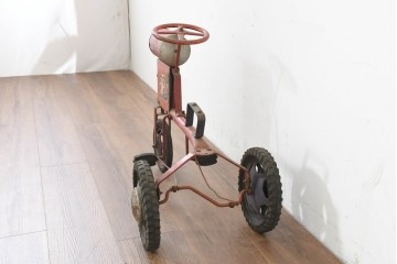 イギリスヴィンテージ　赤いボディがレトロなペダルカー　※ディスプレイ用　(R-089596)