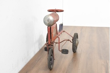 イギリスヴィンテージ　赤いボディがレトロなペダルカー　※ディスプレイ用　(R-089596)
