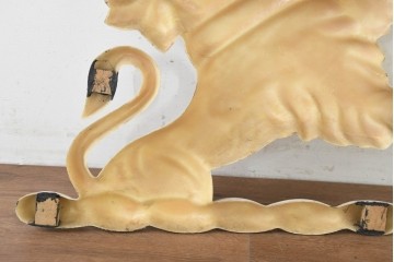 ヨーロッパヴィンテージ　ライオンの紋章をモチーフにした立体ウォールデコレーション　(R-089597)