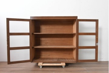 《台輪取り付け加工費込み》　和製ヴィンテージ　レトロな雰囲気漂うモールガラス入り扉の収納棚　(R-089604)