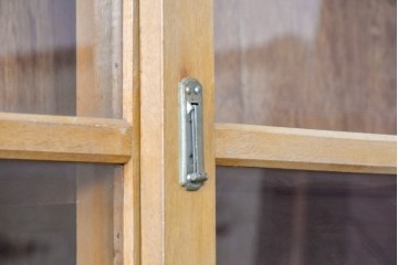 和製ヴィンテージ　昭和レトロ　収納力を備えた重ねガラス戸棚　(R-089606)