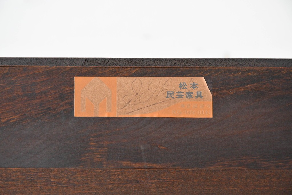 中古　松本民芸家具　クラシカルで高級感漂うSP型皿棚　定価約150万円　(R-089609)