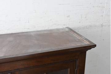 中古　美品　松本民芸家具　格子ガラス扉が品格を添えるC型書棚　定価約75万円　(R-089611)