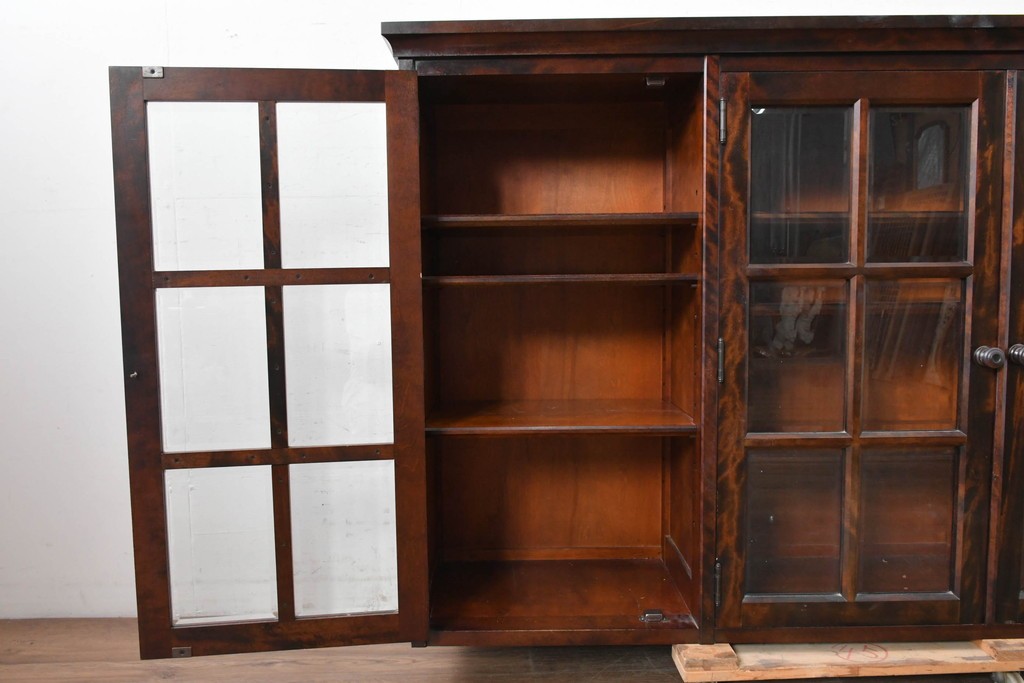 《台輪取り付け加工費込み》　中古　希少な廃番品　北海道民芸家具　格子ガラス扉のサイドボード　(R-089613)
