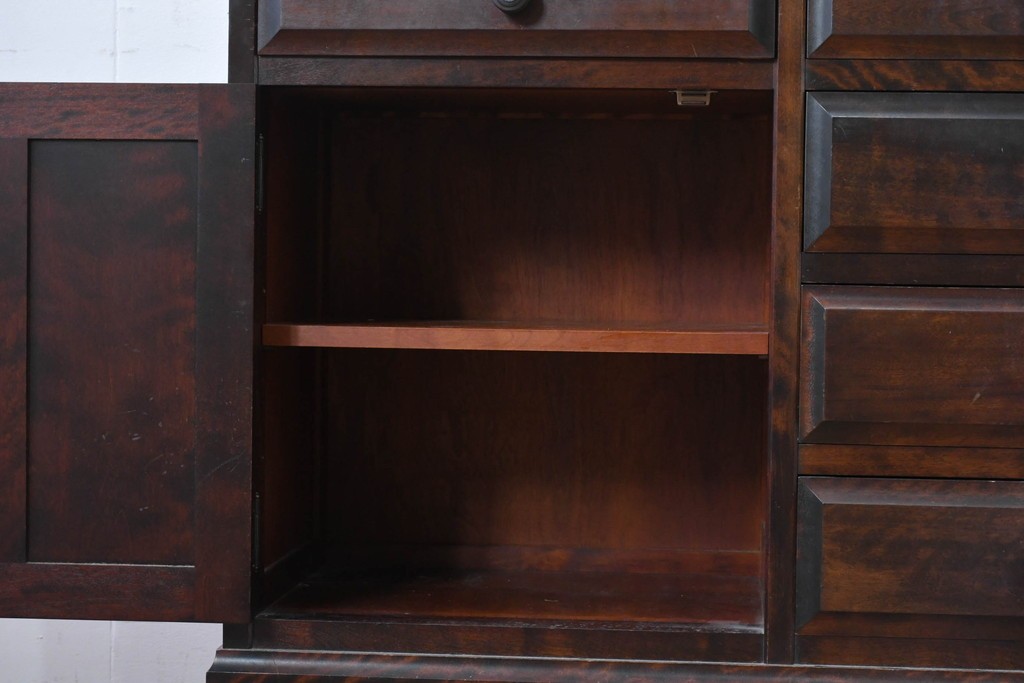 《天板取り付け加工費込み》　中古　希少な廃番品　和洋を問わず馴染むクラシカルな意匠の北海道民芸家具　サイドボード　(R-089614)