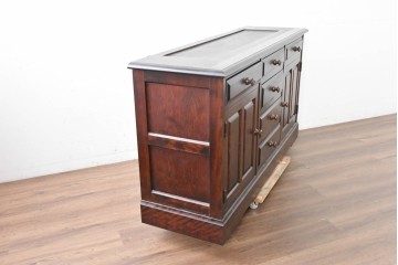 《天板取り付け加工費込み》　中古　希少な廃番品　和洋を問わず馴染むクラシカルな意匠の北海道民芸家具　サイドボード　(R-089614)