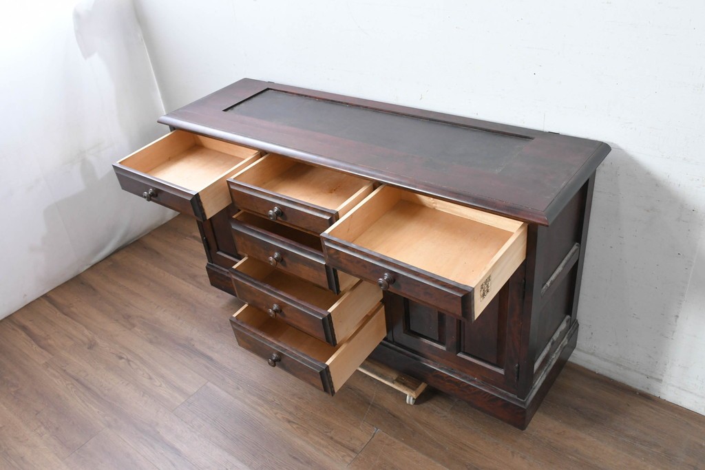 《天板取り付け加工費込み》　中古　希少な廃番品　和洋を問わず馴染むクラシカルな意匠の北海道民芸家具　サイドボード　(R-089614)