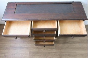 《天板取り付け加工費込み》　中古　希少な廃番品　和洋を問わず馴染むクラシカルな意匠の北海道民芸家具　サイドボード　(R-089614)