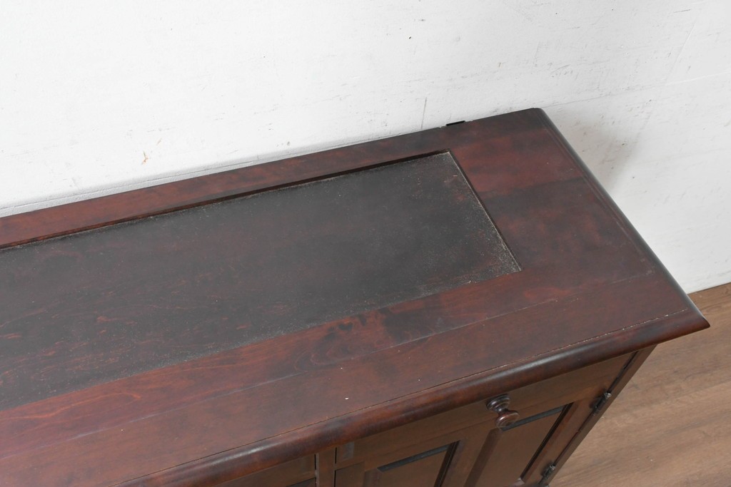 《天板取り付け加工費込み》　中古　希少な廃番品　和洋を問わず馴染むクラシカルな意匠の北海道民芸家具　サイドボード　(R-089614)