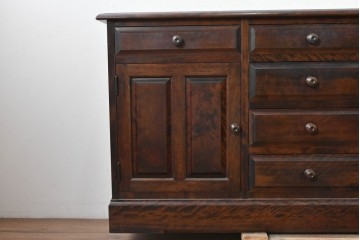 《天板取り付け加工費込み》　中古　希少な廃番品　和洋を問わず馴染むクラシカルな意匠の北海道民芸家具　サイドボード　(R-089614)
