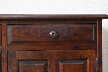 《天板取り付け加工費込み》　中古　希少な廃番品　和洋を問わず馴染むクラシカルな意匠の北海道民芸家具　サイドボード　(R-089614)