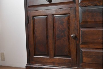 《天板取り付け加工費込み》　中古　希少な廃番品　和洋を問わず馴染むクラシカルな意匠の北海道民芸家具　サイドボード　(R-089614)