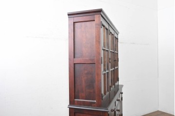 中古　希少な廃番品　北海道民芸家具　端正な格子ガラス扉の重ね食器棚　(R-089615)