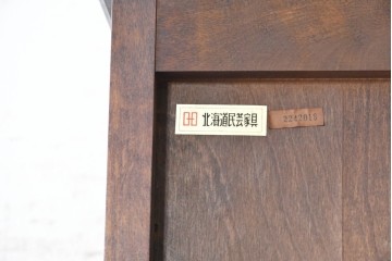 中古　希少な廃番品　北海道民芸家具　端正な格子ガラス扉の重ね食器棚　(R-089615)