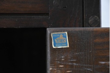イギリスヴィンテージ　1970年頃　ERCOL(アーコール)　彫り装飾が美しい大型サイドボード　(R-089616)