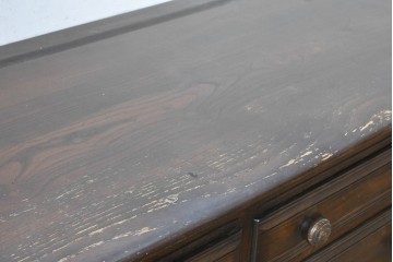 イギリスヴィンテージ　1970年頃　ERCOL(アーコール)　彫り装飾が美しい大型サイドボード　(R-089616)