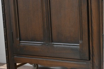 イギリスヴィンテージ　1970年頃　ERCOL(アーコール)　彫り装飾が美しい大型サイドボード　(R-089616)