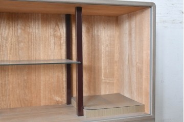 中古　国産職人手作り　並厚　端正な佇まいに金色の金具が品よく映えるガラス戸付き総桐箪笥　(R-089617)