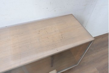 中古　国産職人手作り　総桐材　並厚　端正な木肌とガラス戸の組み合わせが上品なローボード　(R-089618)