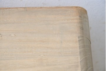 中古　国産職人手作り　総桐材　並厚　端正な木肌とガラス戸の組み合わせが上品なローボード　(R-089618)