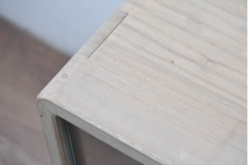 中古　国産職人手作り　総桐材　並厚　端正な木肌とガラス戸の組み合わせが上品なローボード　(R-089618)