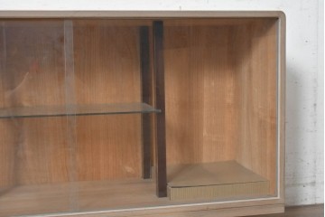 中古　国産職人手作り　総桐材　並厚　端正な木肌とガラス戸の組み合わせが上品なローボード　(R-089618)
