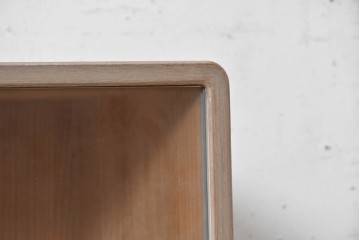 中古　国産職人手作り　総桐材　並厚　端正な木肌とガラス戸の組み合わせが上品なローボード　(R-089618)