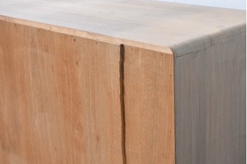 中古　国産職人手作り　総桐材　並厚　端正な木肌とガラス戸の組み合わせが上品なローボード　(R-089618)