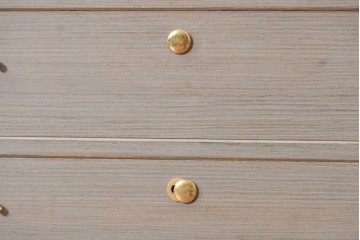 《天板取り付け加工費込み》　中古　国産職人手作り　並厚　端正な木肌に金色の金具が品よく映える総桐箪笥　(R-089619)