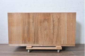 《天板取り付け加工費込み》　中古　国産職人手作り　並厚　端正な木肌に金色の金具が品よく映える総桐箪笥　(R-089619)