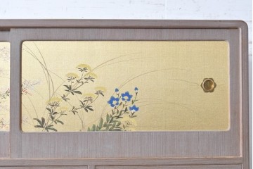中古　国産職人手作り　並厚　金地に草花と鳥を描いた上品な引き戸が目を引く総桐箪笥　(R-089621)