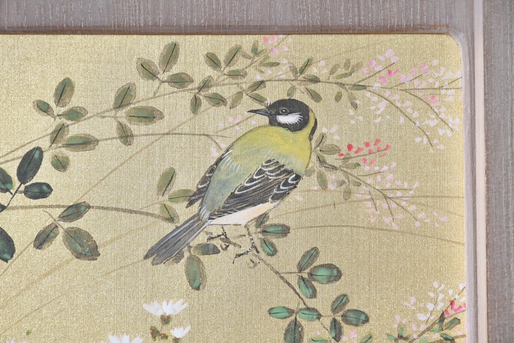 中古　国産職人手作り　並厚　金地に草花と鳥を描いた上品な引き戸が目を引く総桐箪笥　(R-089621)