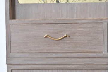 中古　国産職人手作り　並厚　金地に草花と鳥を描いた上品な引き戸が目を引く総桐箪笥　(R-089621)