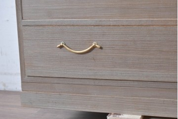 中古　国産職人手作り　並厚　金地に草花と鳥を描いた上品な引き戸が目を引く総桐箪笥　(R-089621)