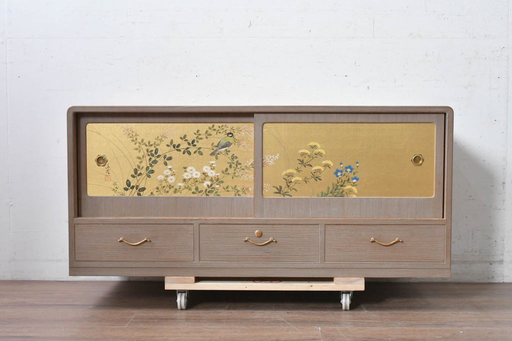 中古　国産職人手作り　総桐材　並厚　金地に草花と小鳥を描いた引き戸が上品なローボード　(R-089622)