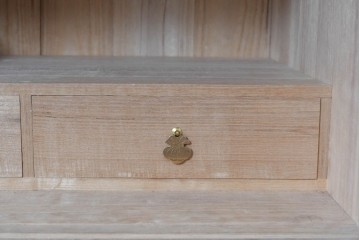 中古　国産職人手作り　総桐材　並厚　金地に草花と小鳥を描いた引き戸が上品なローボード　(R-089622)
