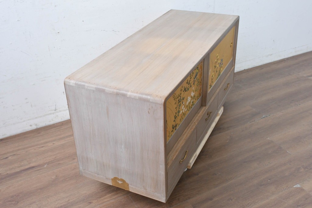 中古　国産職人手作り　総桐材　並厚　金地に草花と小鳥を描いた引き戸が上品なローボード　(R-089622)