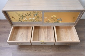 中古　国産職人手作り　総桐材　並厚　金地に草花と小鳥を描いた引き戸が上品なローボード　(R-089622)