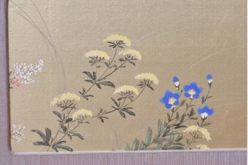 中古　国産職人手作り　総桐材　並厚　金地に草花と小鳥を描いた引き戸が上品なローボード　(R-089622)