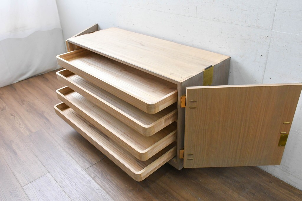 《天板取り付け加工費込み》　中古　国産職人手作り　並厚　繊細な透かし金具と房飾りが上品な総桐着物箪笥　(R-089623)