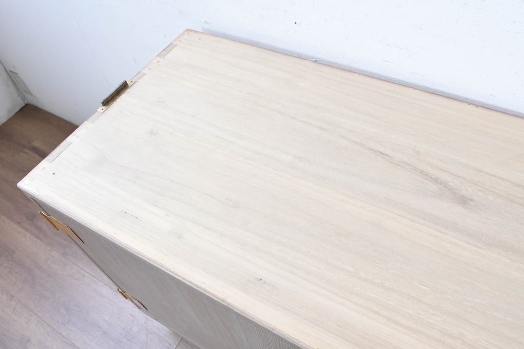 《天板取り付け加工費込み》　中古　国産職人手作り　並厚　繊細な透かし金具と房飾りが上品な総桐着物箪笥　(R-089623)