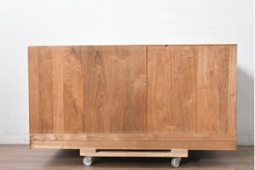 《天板取り付け加工費込み》　中古　国産職人手作り　並厚　桐の優しい色合いと金色の取っ手が上品な総桐箪笥　(R-089624)